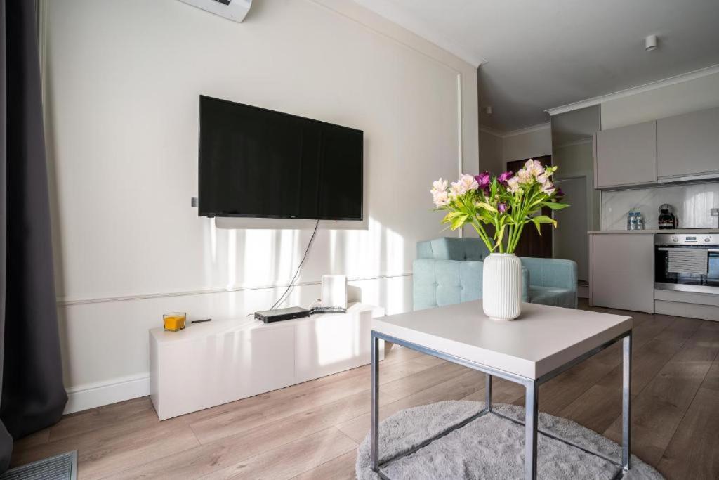 Mennica Residence By Golden Apartments Varşovia Exterior foto