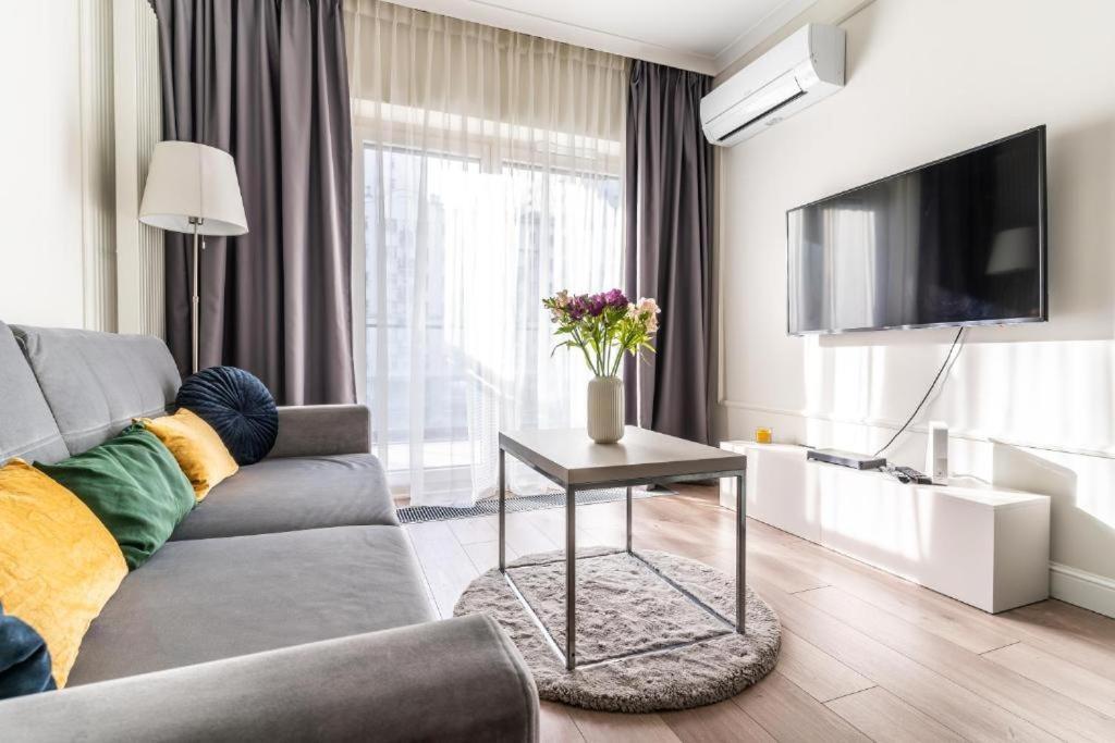 Mennica Residence By Golden Apartments Varşovia Exterior foto